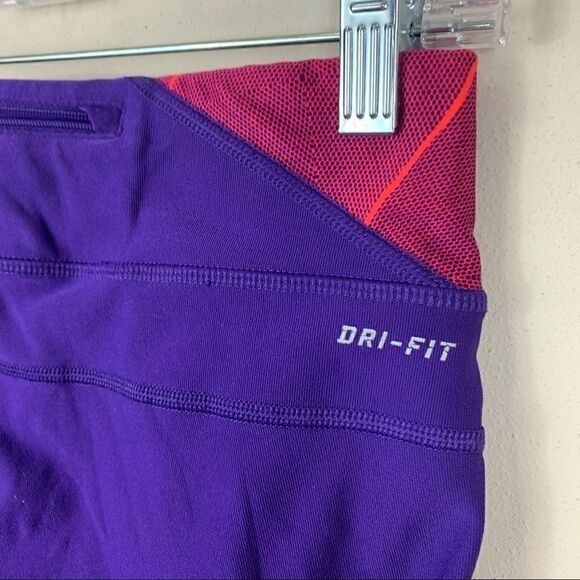 Sale❤️Nike running purple short capris size small - Picture 7 of 9
